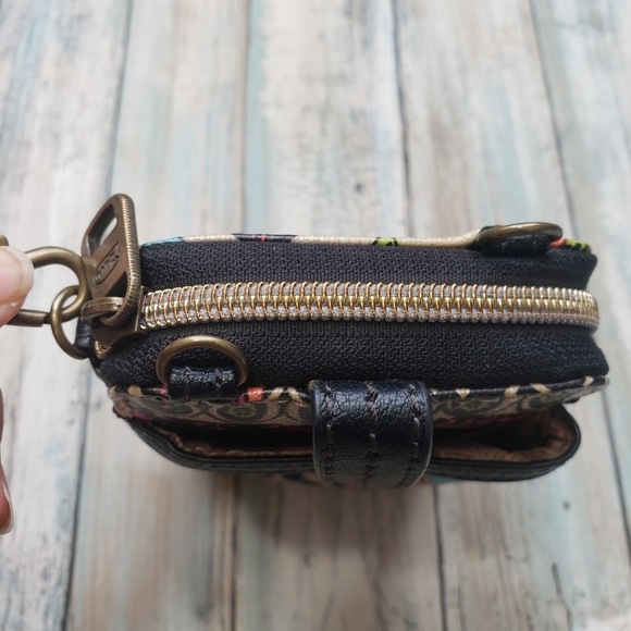 Sakroots Crossbody Wallet. - Picture 5 of 16